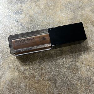 Younique mood struck liquid shadow -overt